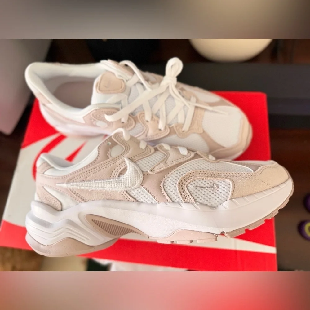 Nike AL8 NEW Women's Shoes SIZE 8.0  Super cute in person very nice look!